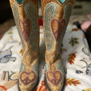 Cowgirl boots pretty clean